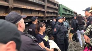 30 мая 2019 Викторию из Северодвинска после задержания на #Шиес сопровождают до вагона