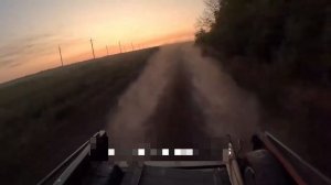 Кадры погони вражеского FPV-дрона за нашим пикапом. Один ранен в руку, остальные не задеты