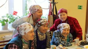 Бабушки из Бураново знакомятся со своими коллегами из Японии, группой KBG84.