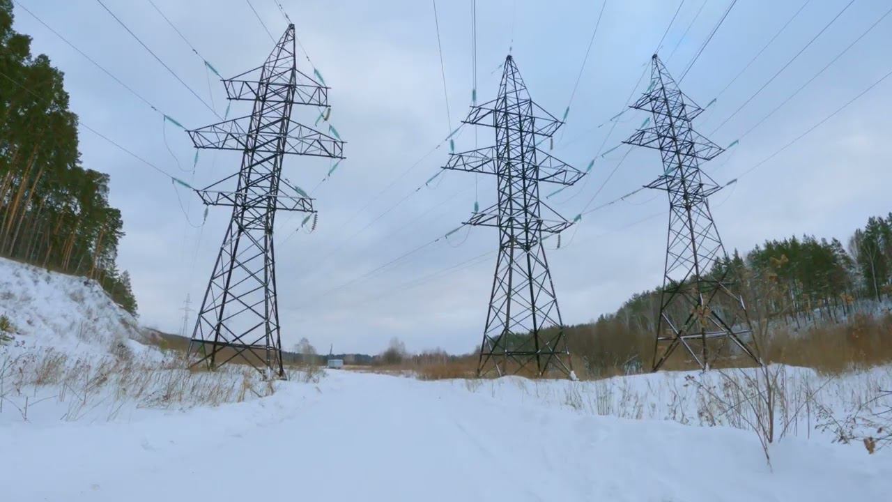 По сельской местности зимой на фэтбайке