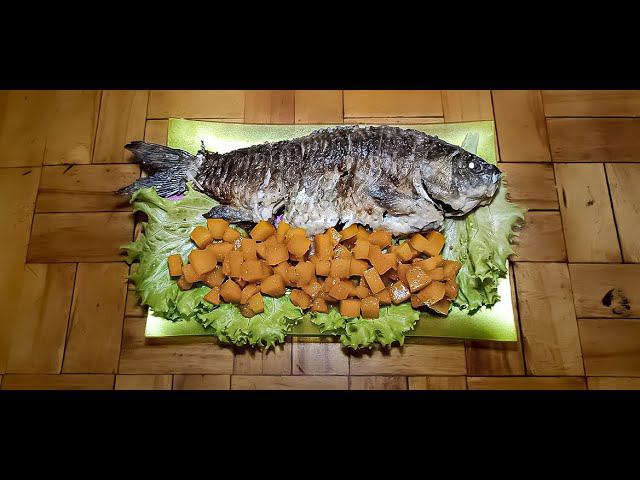 Жареный карась без костей, с маринованной тыквой.