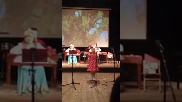 "САНТА ЛЮЧИЯ" Лисиченко Катя (8 лет) и оркестр "Волшебные струны". Педагог по вокалу Оксана Родина.