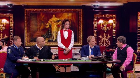 Казино. Взяточники играют против профессора математики.