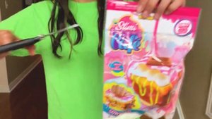 Хайди приезжает в кафе на надувной игрушке | Хайди и Зидан