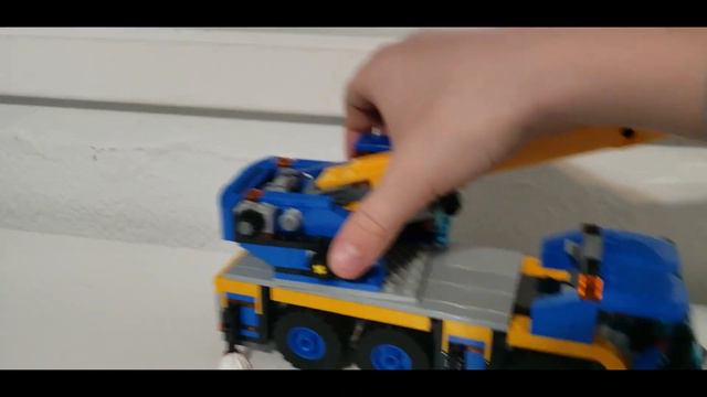 Lego city mobile crane speed build - set number 60324