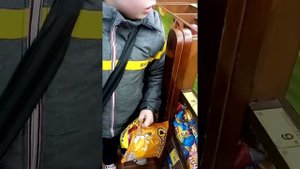 Что купит школьник на 100 рублей в красное-белое