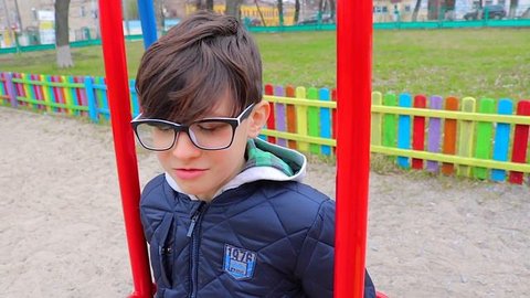БОГАТЫЙ Школьник в шоке БЕДНОГО Школьника исключили из школы ! Почему Олигархов спас Безденежкова