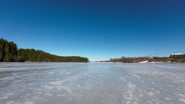 Лёд на пруду