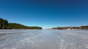 Лёд на пруду