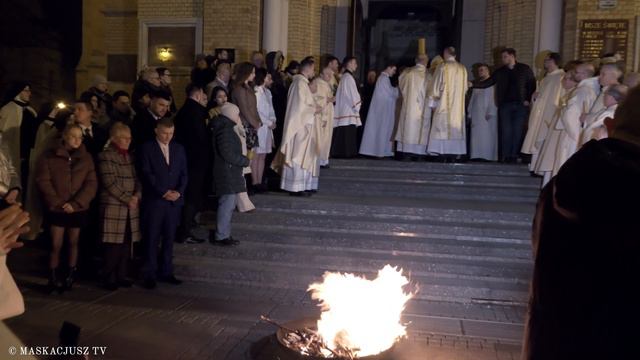 Początek Liturgii Światła | Wigilia Paschalna 2023 смотреть онлайн