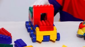 КЛОУН ДИМА - Собираем конструктор LEGO. Грузовичок. Развивающее видео