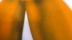 Девушка рукомах для рекламы вашего магазина.