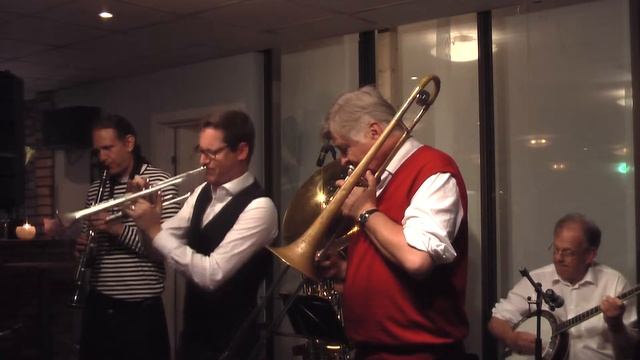 11 - Hummin´to myself Jesse Lindgren & Maritime Stompers at Falsterbo Jazzklubb