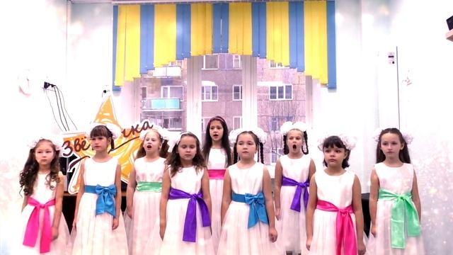 Вокальное объединение "MeloRay" поздравляет мам смотреть онлайн