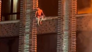 Люди выпрыгивали из окон горящего жилого комплекса «Селигер Сити» в Москве