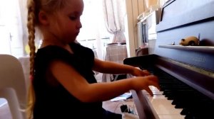 Алиса 5 лет Е. Гнесина. Этюд