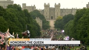 Queen Elizabeth II makes surprise appearance at final Platinum Jubilee celebrations