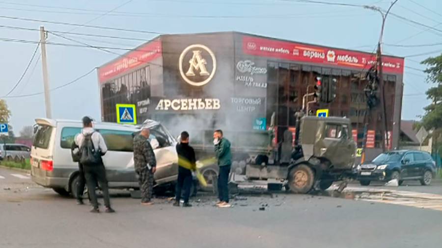Авария в городе арсеньев (КАМАЗ на улице Жуковского) смотреть онлайн