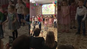 Если нравлюсь хоть немножко, вы похлопайте тогда.