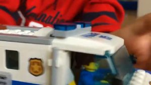 Собираем Lego - полицейский вертолёт и автозак из набора "Ограбление на бульдозере" - 60140