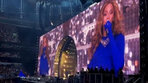 Beyonce Tributes Tina Turner Live in London - River Deep, Mountain High