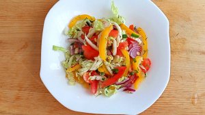 Невероятно вкусный салат "Фейерверк" с особой заправкой Это просто приготовить
