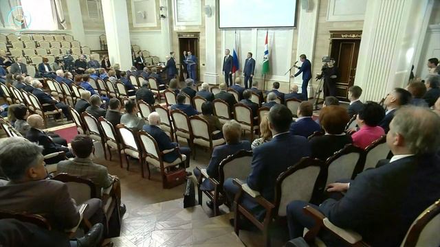 Губернатор Андрей Травников вручил награды новосибирским учёным