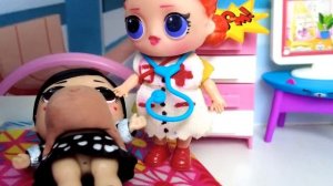 У СЕМЕЙКИ ВЕНЗДЕЙ РОДИЛАСЬ СЕСТРЕНКА🥳 Куклы ЛОЛ СЮРПРИЗ смешные куклы МУЛЬТИКИ ДАРИНЕЛКА
