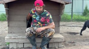 Волки спустя время не забыли человека, который заменил им родителей‼️