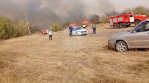 Горят дома и 3 гектара травы в селе Бычок Петропавловского района. 🔥