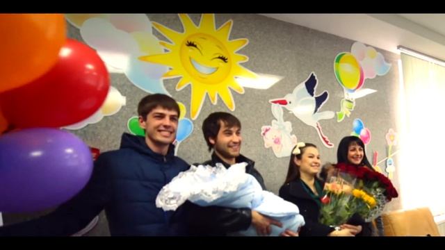 Выписка из роддома Руслан видео съемка встречи из роддома Армавирmxf смотреть онлайн