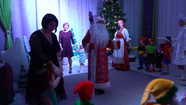 24.12.2021 у #ДамираЧернова первый #утренник, #Новый год в #детском саду 🎄🤶☺️ #счастливыйпапа
