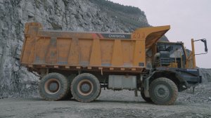 Карьерный самосвал LiuGong DW90A