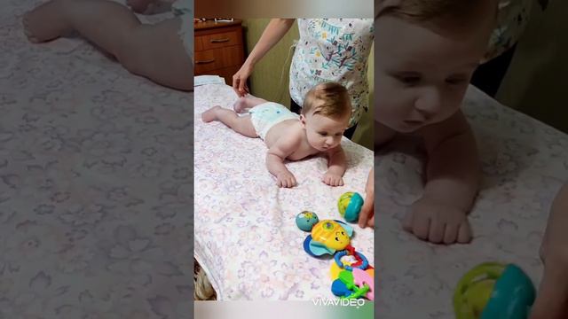 Каким должен быть ребенок в 4 месяца?  Ребенок в 4 месяца. #грудничек #ребенок4месяца