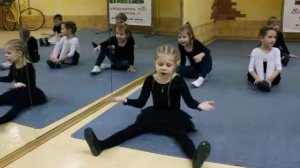 Зеленые ботинки себе купили свинки