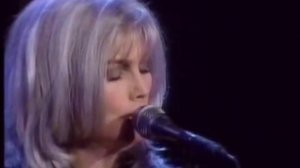 Emmylou Harris - Love Hurts.
