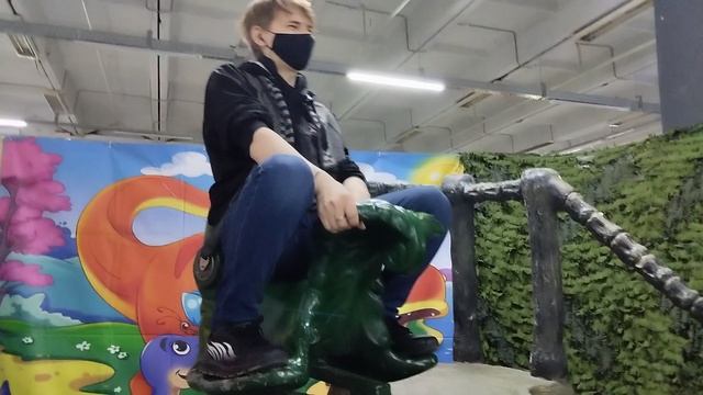 Верхом на диносе 😈