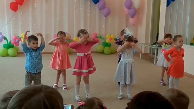 Выпускной в д/с 317, гр. 21. Поздравление малышей.