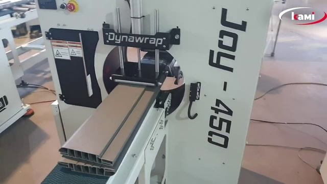 Упаковка погонажа на станке для упаковки в стрейч пленку DYNAWRAP JOY 450