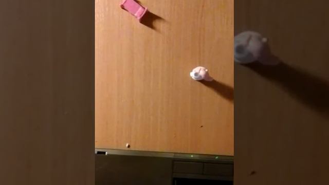 Распаковка Kinder-Сюрпризов с Hello Kitty (4 штуки) смотреть онлайн