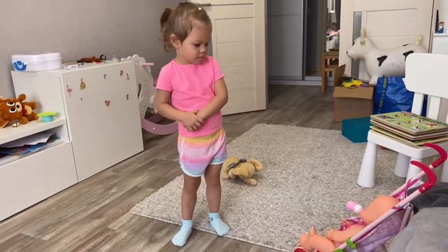 Майя играет в куклы смотреть онлайн