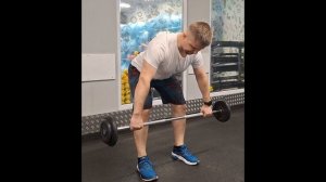 Тяга штанги в наклоне к груди широким хватом