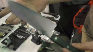 Как зажимать ножи в цельнофрезерованных зажимах