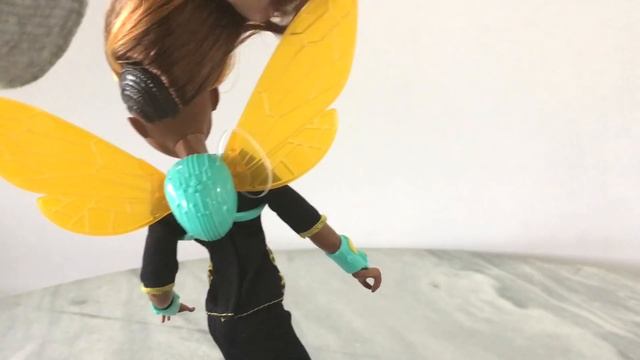 DC Super Hero Girls Bumblebee Action Doll Review & Unboxing смотреть онлайн