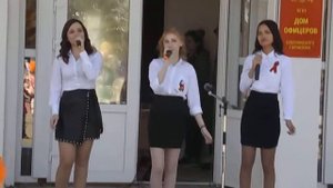 у солдата выходной, пуговицы в ряд...