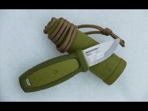 Нашейный нож Mora Eldris.