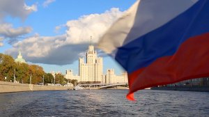 Non c’è bisogno del paradiso  (1080p) - Не надо рая 
Un film di Alicia Maksimova