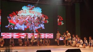 Выступление черлидеров.