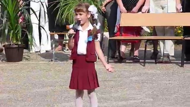 хорошая песня про школу.MOV смотреть онлайн