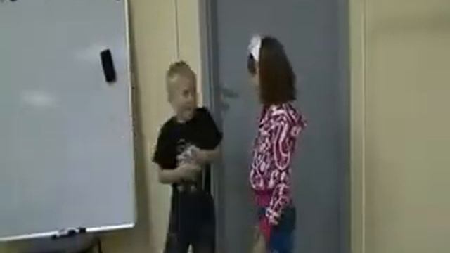 Английский клуб 2014г  1 класс Полина Голубева и Тимофей Сарафанников Сценка Good, Baz!